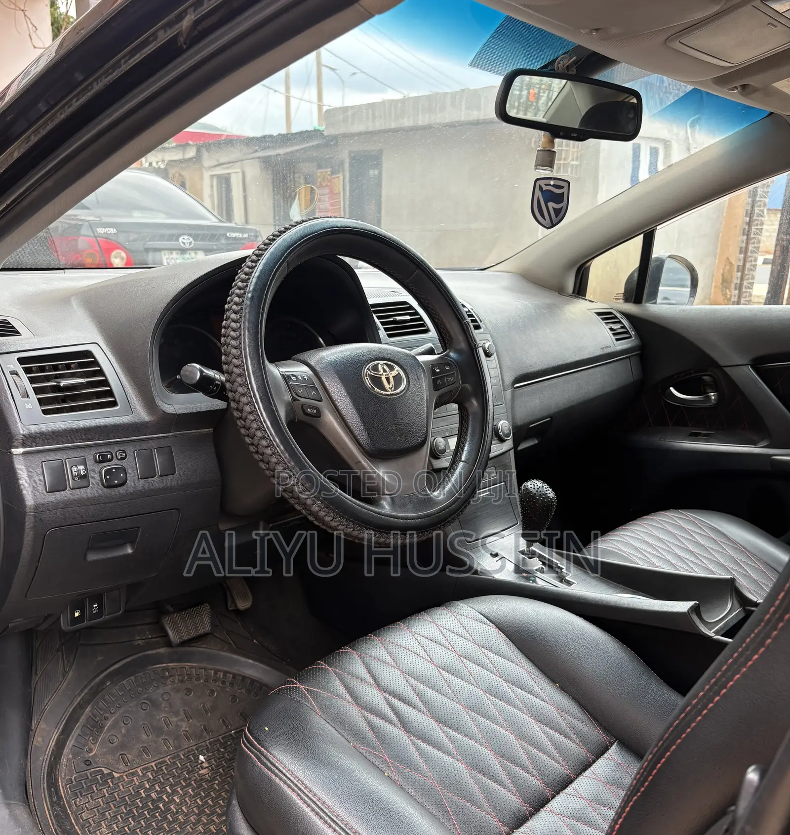 Toyota Avensis 2012 Black