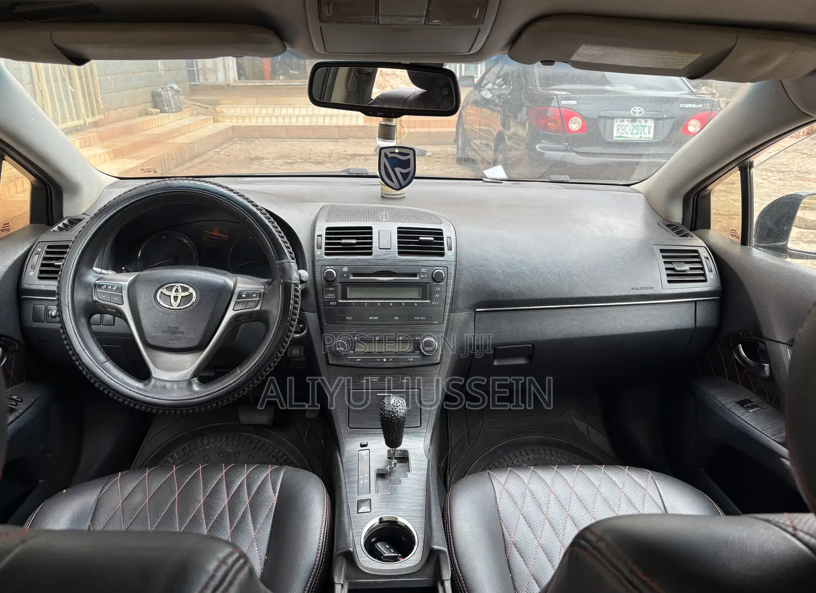 Toyota Avensis 2012 Black
