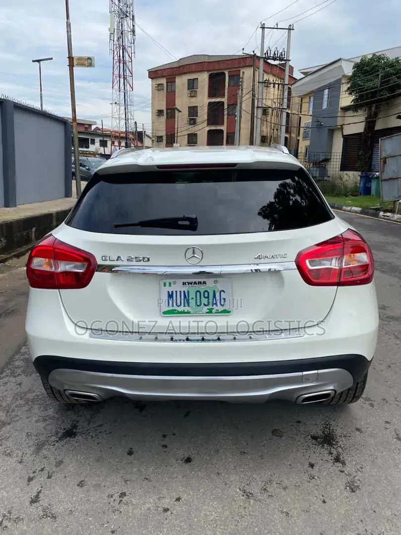Mercedes-Benz GLA 250 2016 White