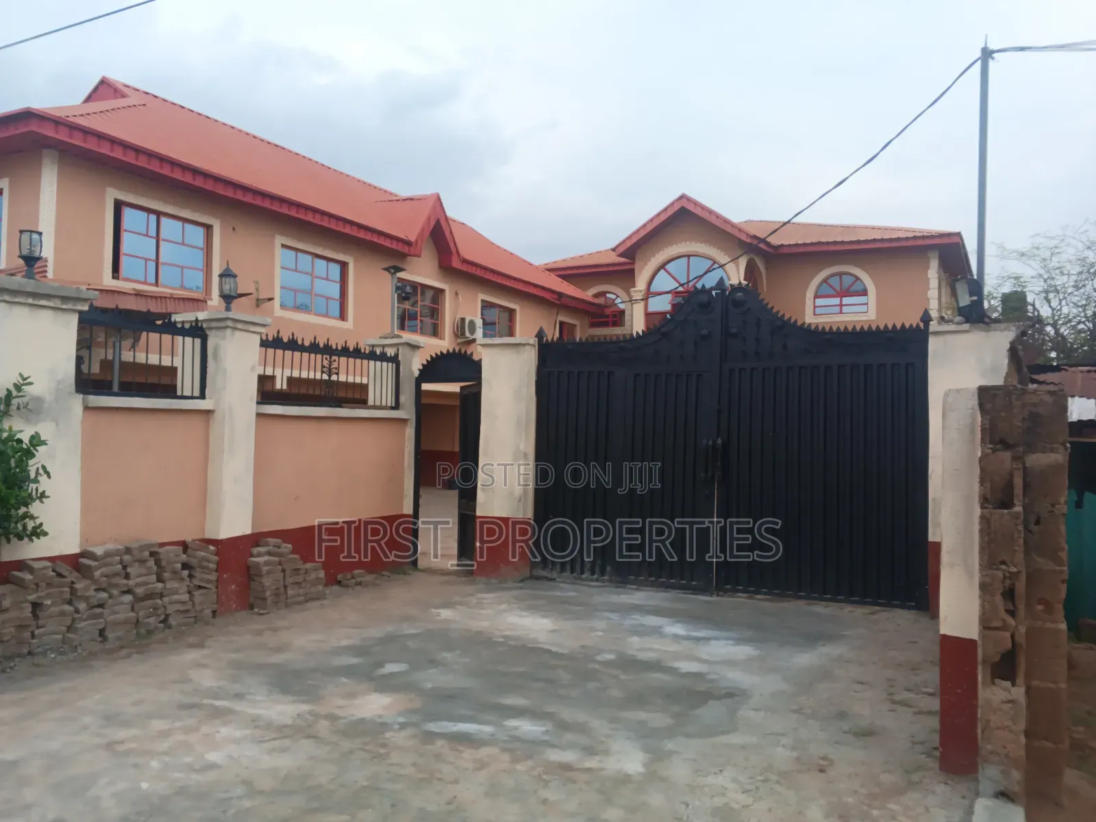 Standard 16 Rooms Hotel in Strategic Location