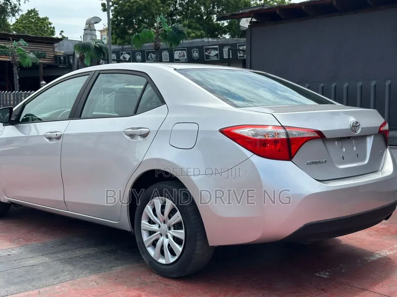 Toyota Corolla LE 4dr Sedan (1.8L 4cyl CVT) 2016 Silver