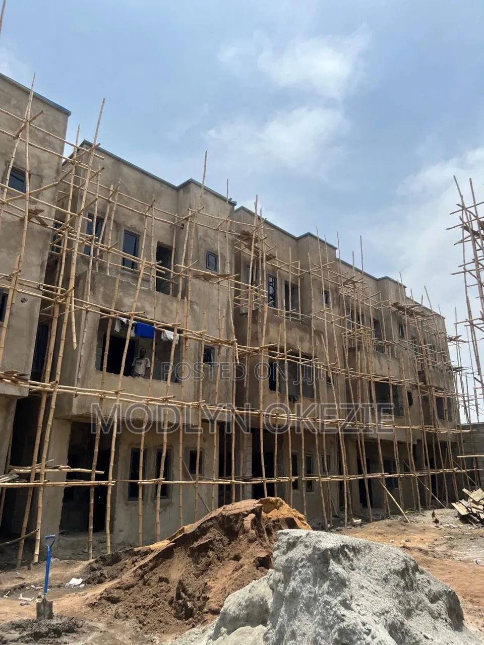 5bdrm Duplex in Redwood Estate, Mbora for sale