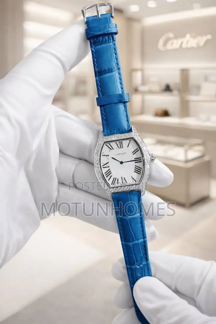 Quality Cartier Female Leather Wristwatch