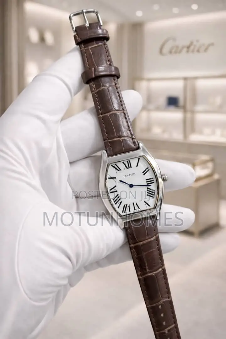 Quality Cartier Female Leather Wristwatch