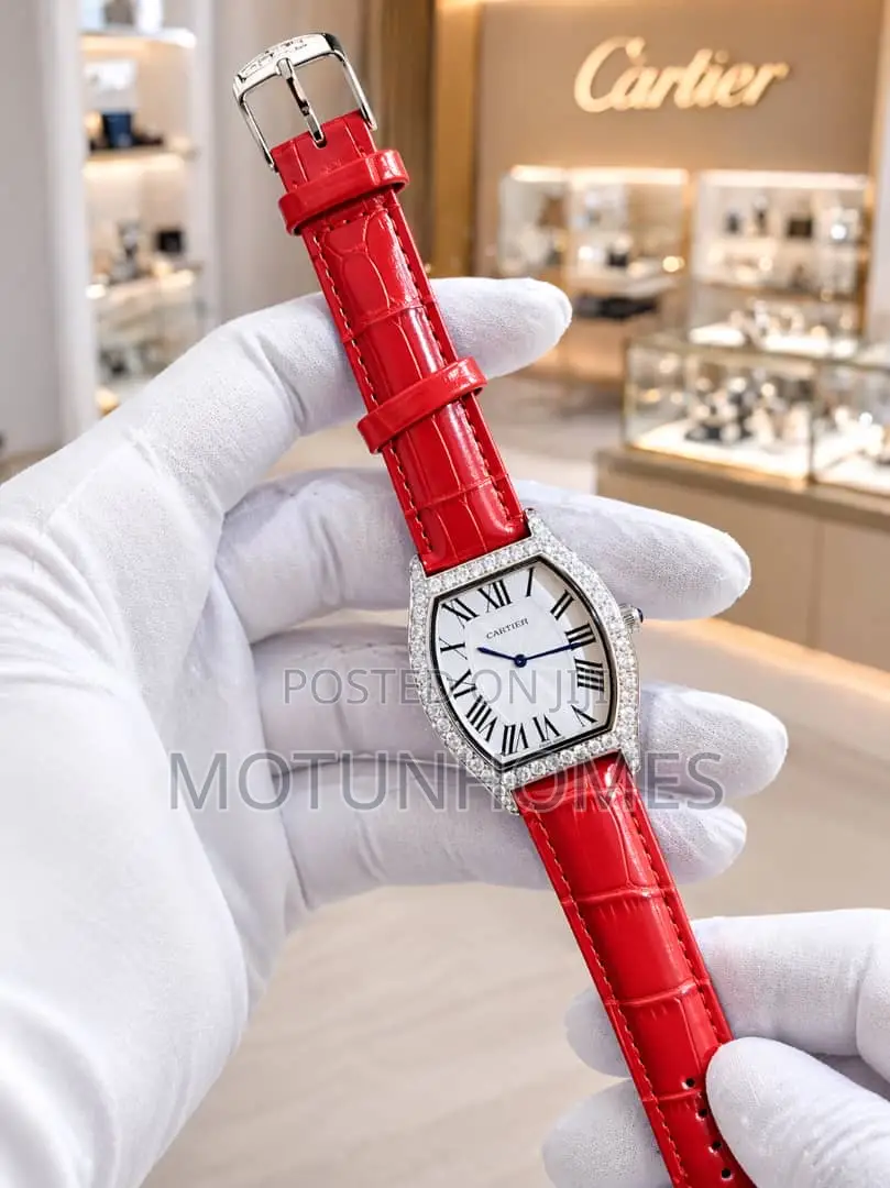 Quality Cartier Female Leather Wristwatch