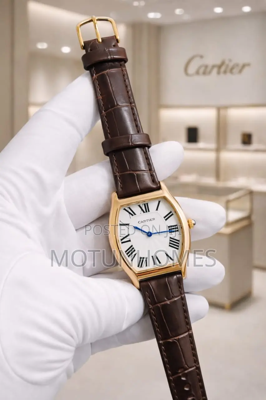 Quality Cartier Female Leather Wristwatch
