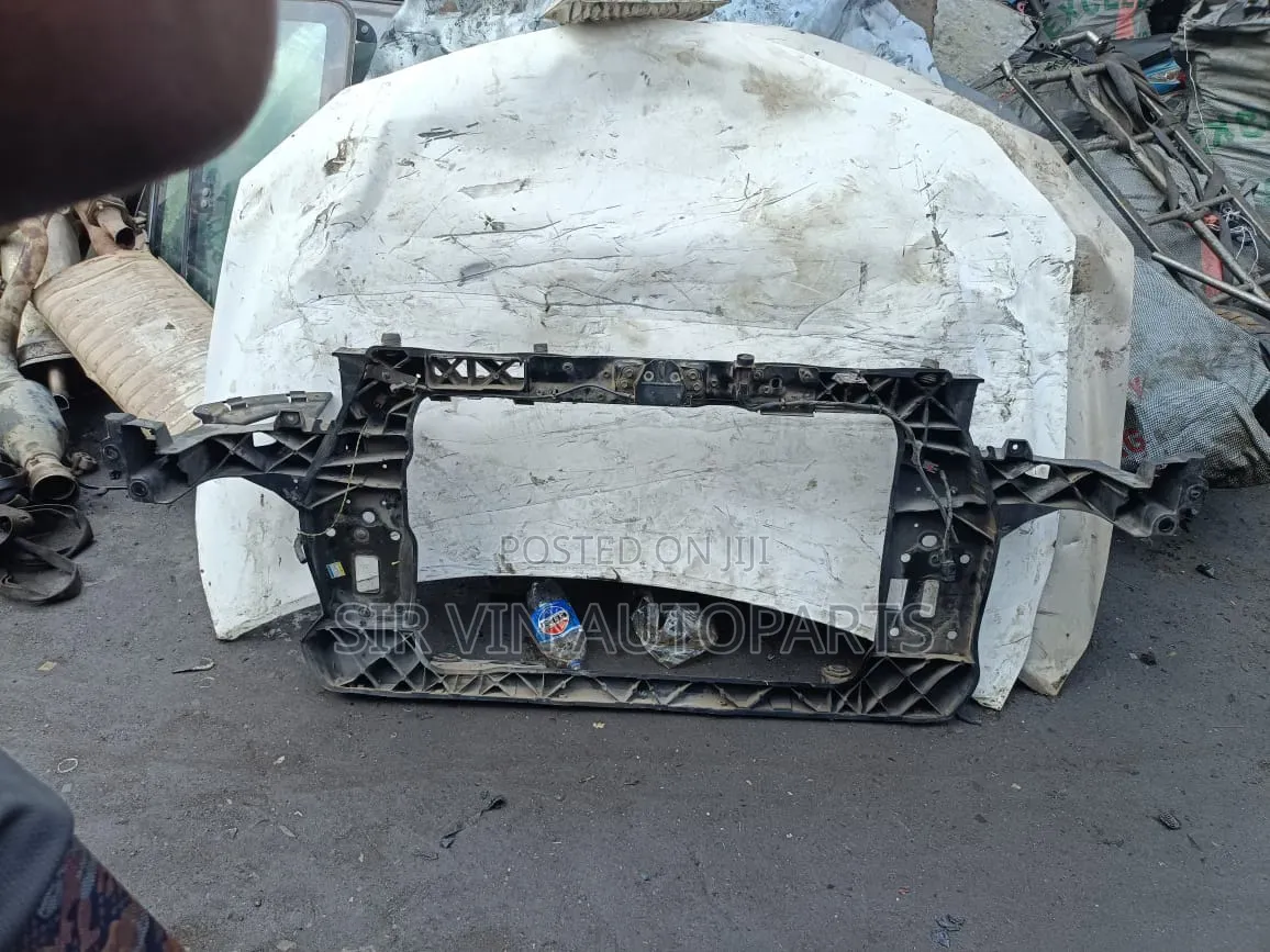 Front Cut Hyundai Tucson 2010