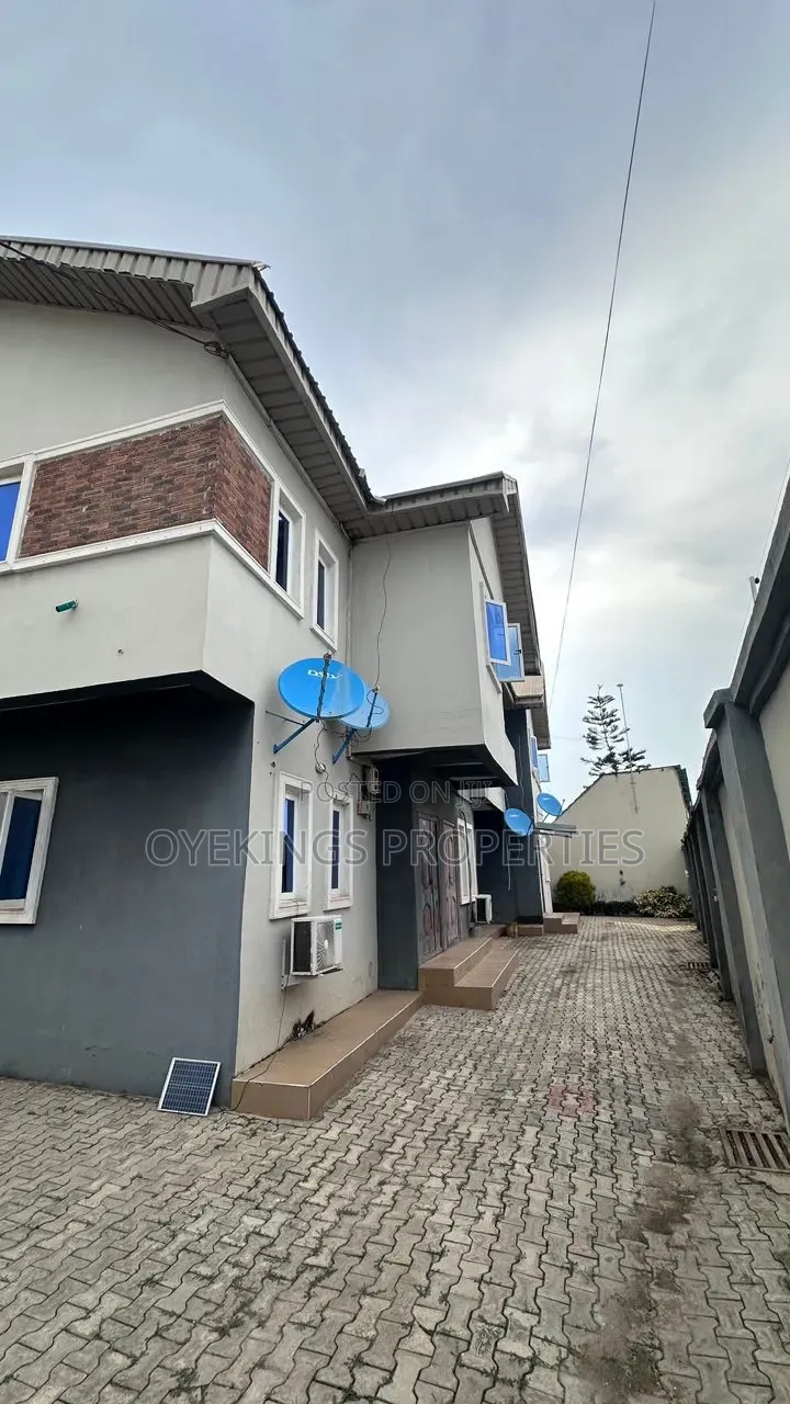 3bdrm Block of Flats in Oluode, Orange Gate, Oluyole for sale