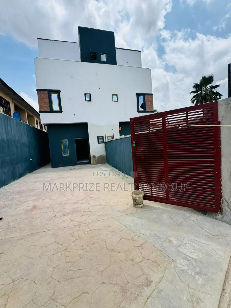 4bdrm Duplex in Maryland Lagos for sale