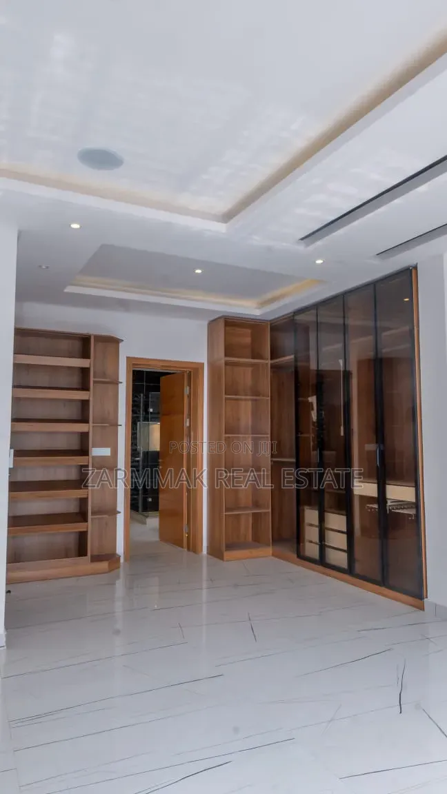5bdrm Duplex in Lekki Phase 1 for sale