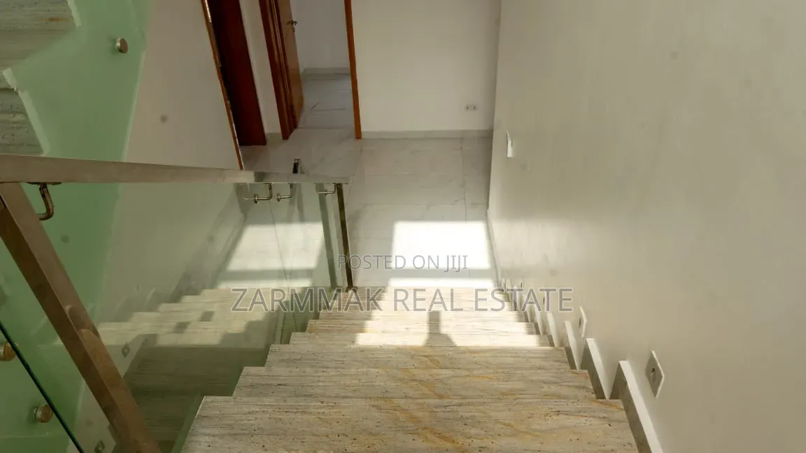 5bdrm Duplex in Lekki Phase 1 for sale