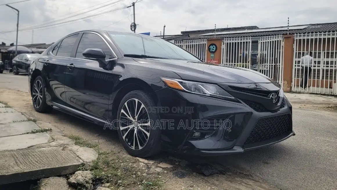 Toyota Camry SE FWD (2.5L 4cyl 8AM) 2018 Black