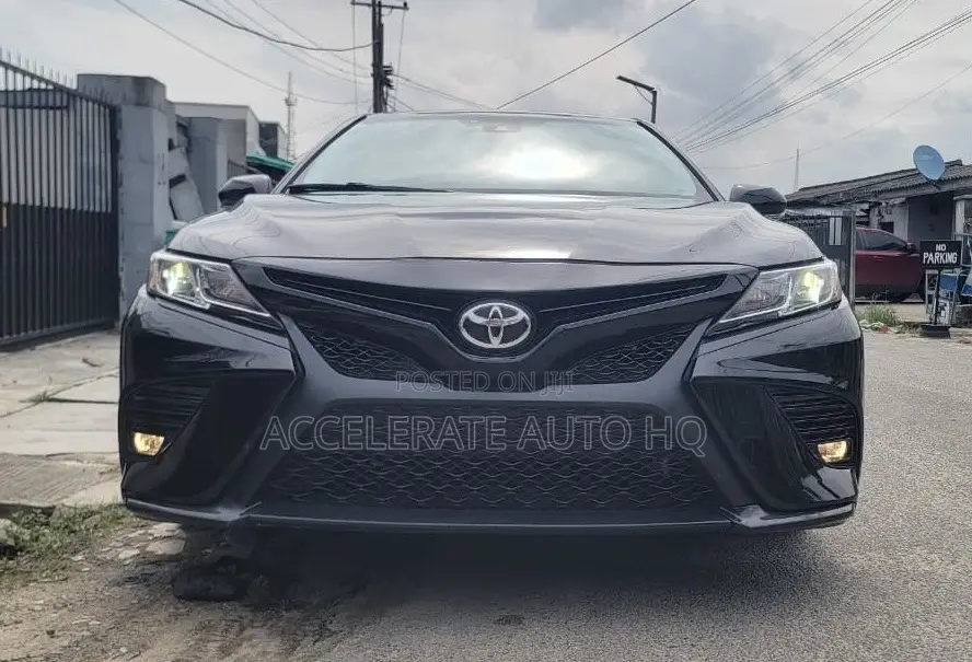 Toyota Camry SE FWD (2.5L 4cyl 8AM) 2018 Black