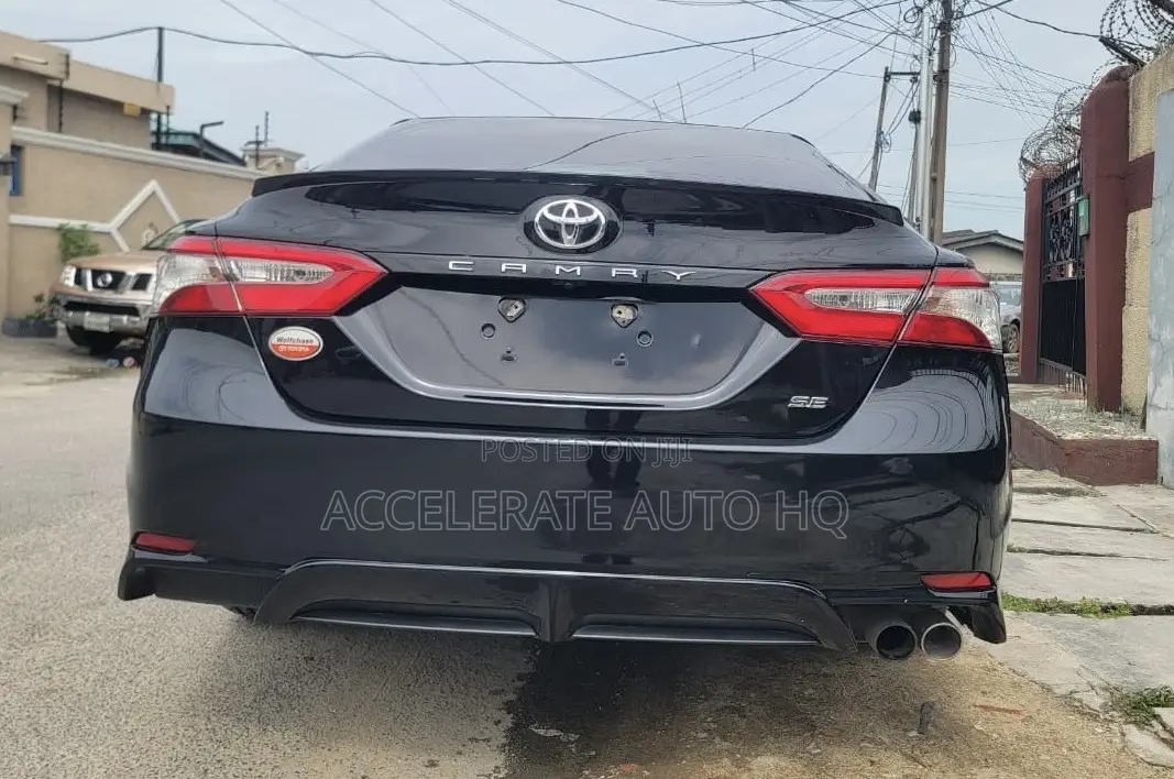 Toyota Camry SE FWD (2.5L 4cyl 8AM) 2018 Black