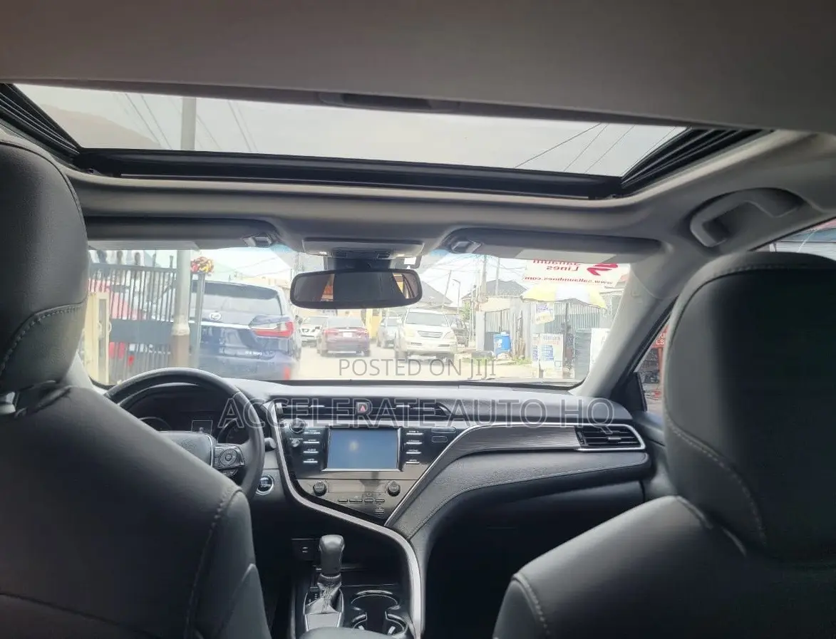 Toyota Camry SE FWD (2.5L 4cyl 8AM) 2018 Black