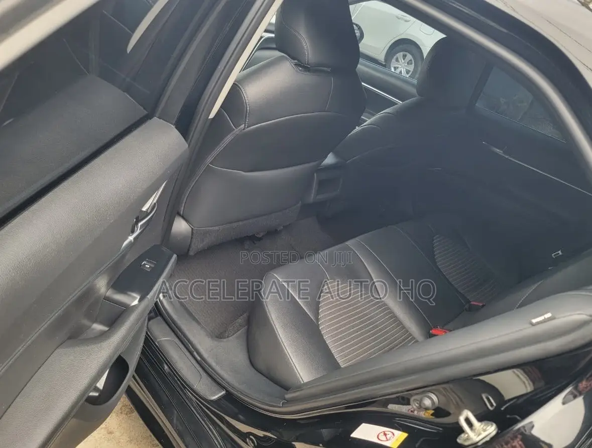 Toyota Camry SE FWD (2.5L 4cyl 8AM) 2018 Black