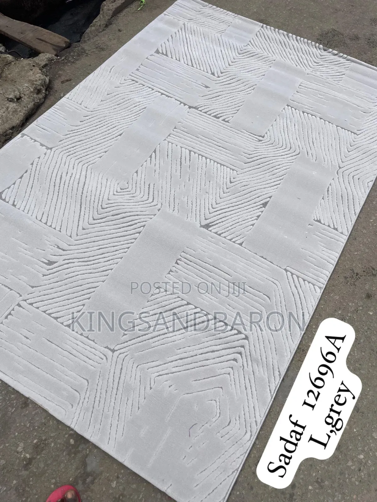 7x10fts Sadaf Modern Turkish Center Rug .3x5,4x6,5x7, 8x11, 10x13.