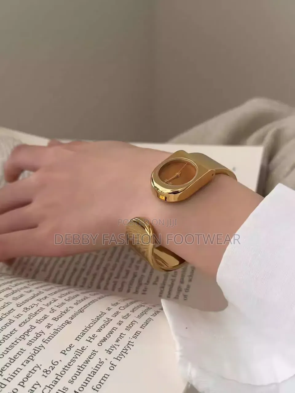 Elegant Ieke Ladies Bangle Watch