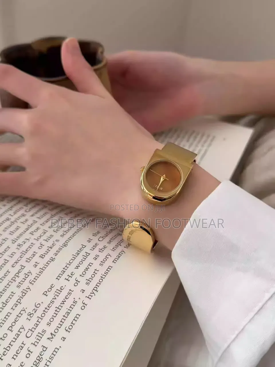 Elegant Ieke Ladies Bangle Watch