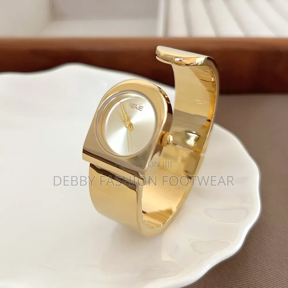 Elegant Ieke Ladies Bangle Watch