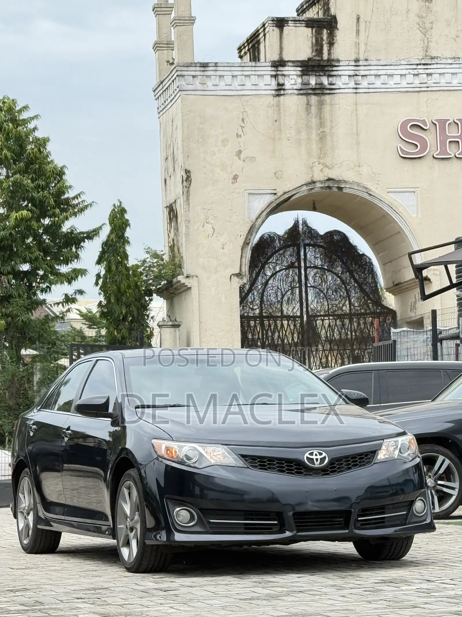 Toyota Camry SE V6 4dr Sedan (3.5L 6cyl 6A) 2012
