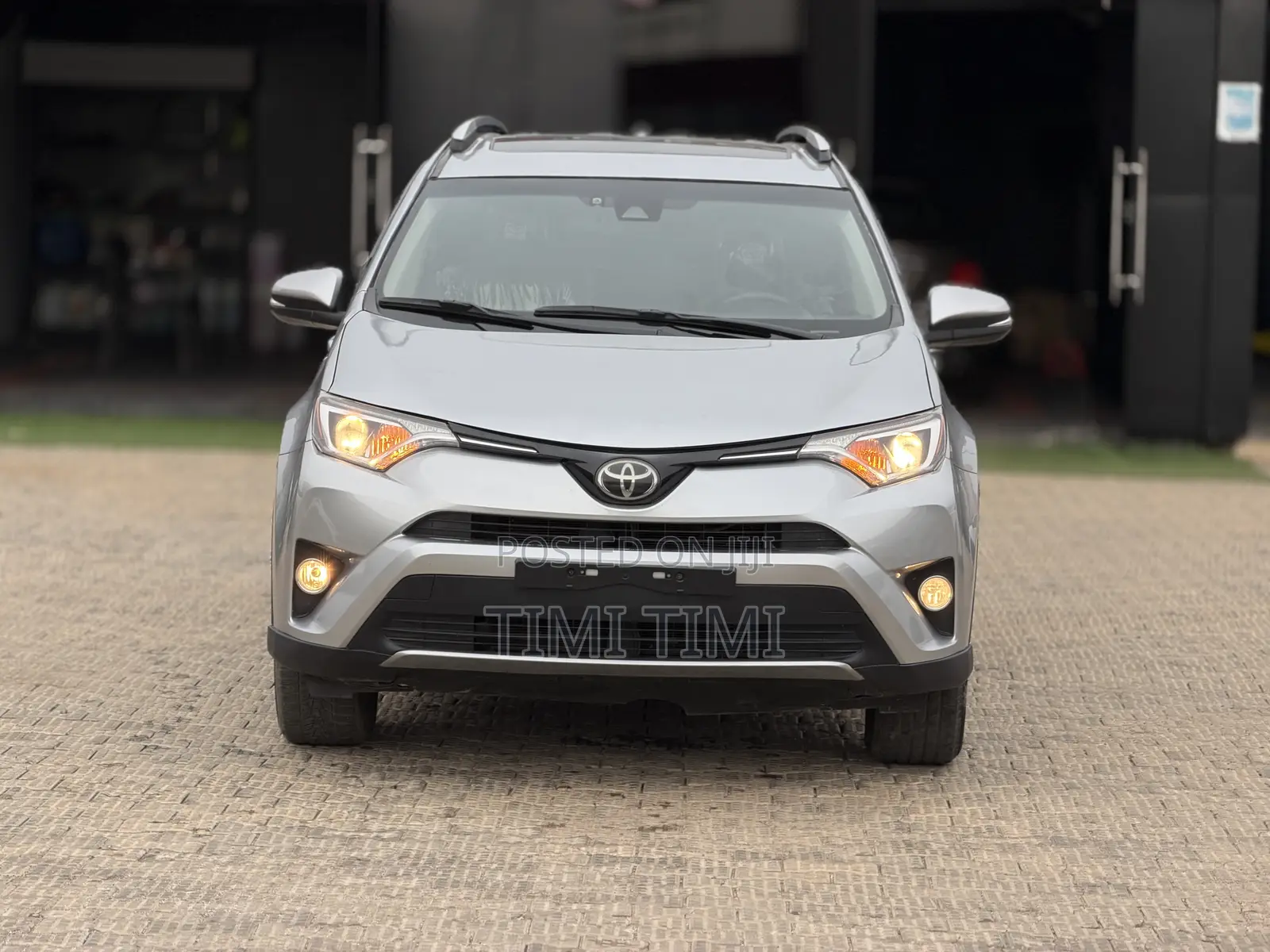 Toyota RAV4 XLE 4dr SUV AWD (2.5L 4cyl 6A) 2018 Silver