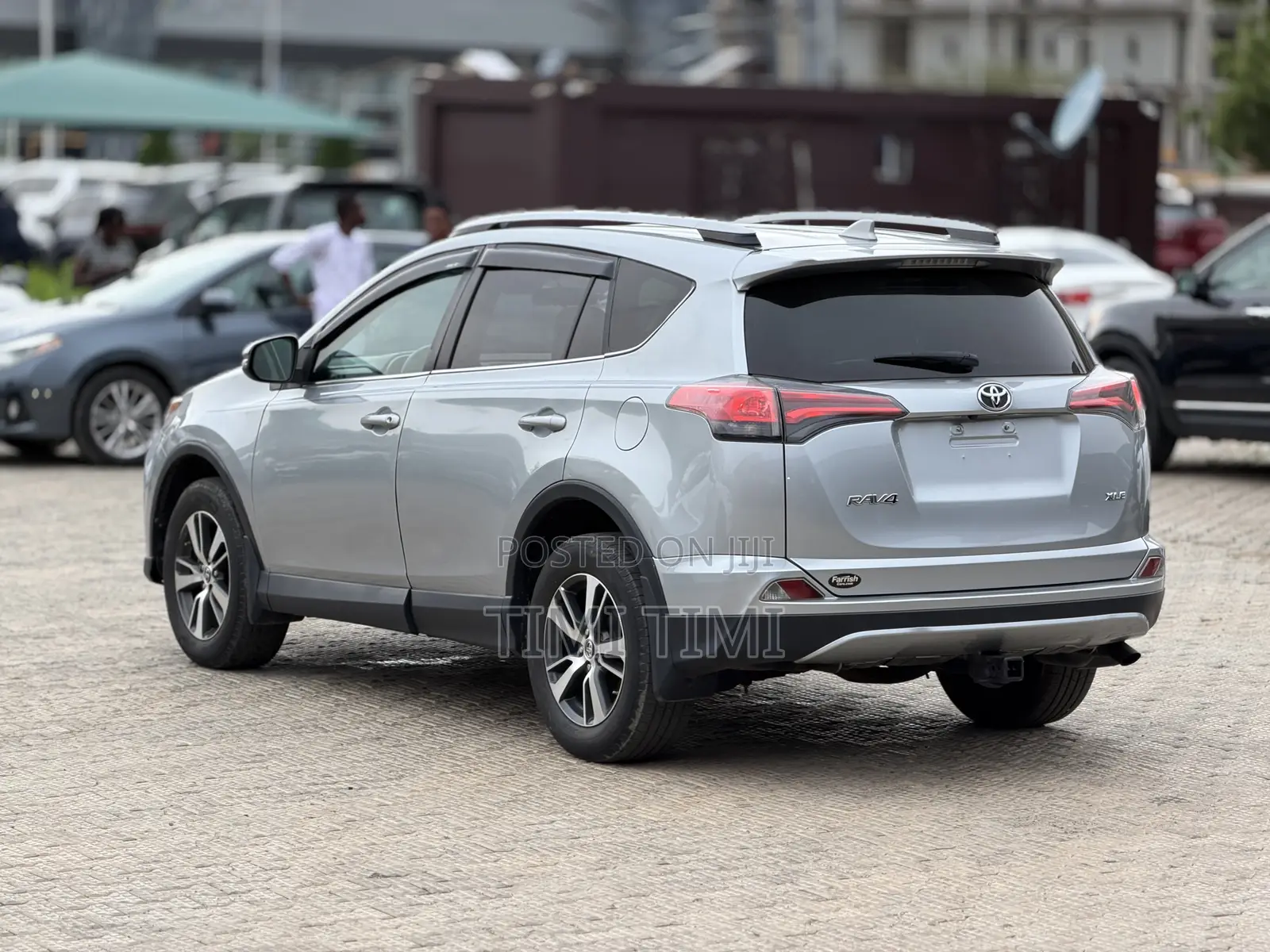 Toyota RAV4 XLE 4dr SUV AWD (2.5L 4cyl 6A) 2018 Silver