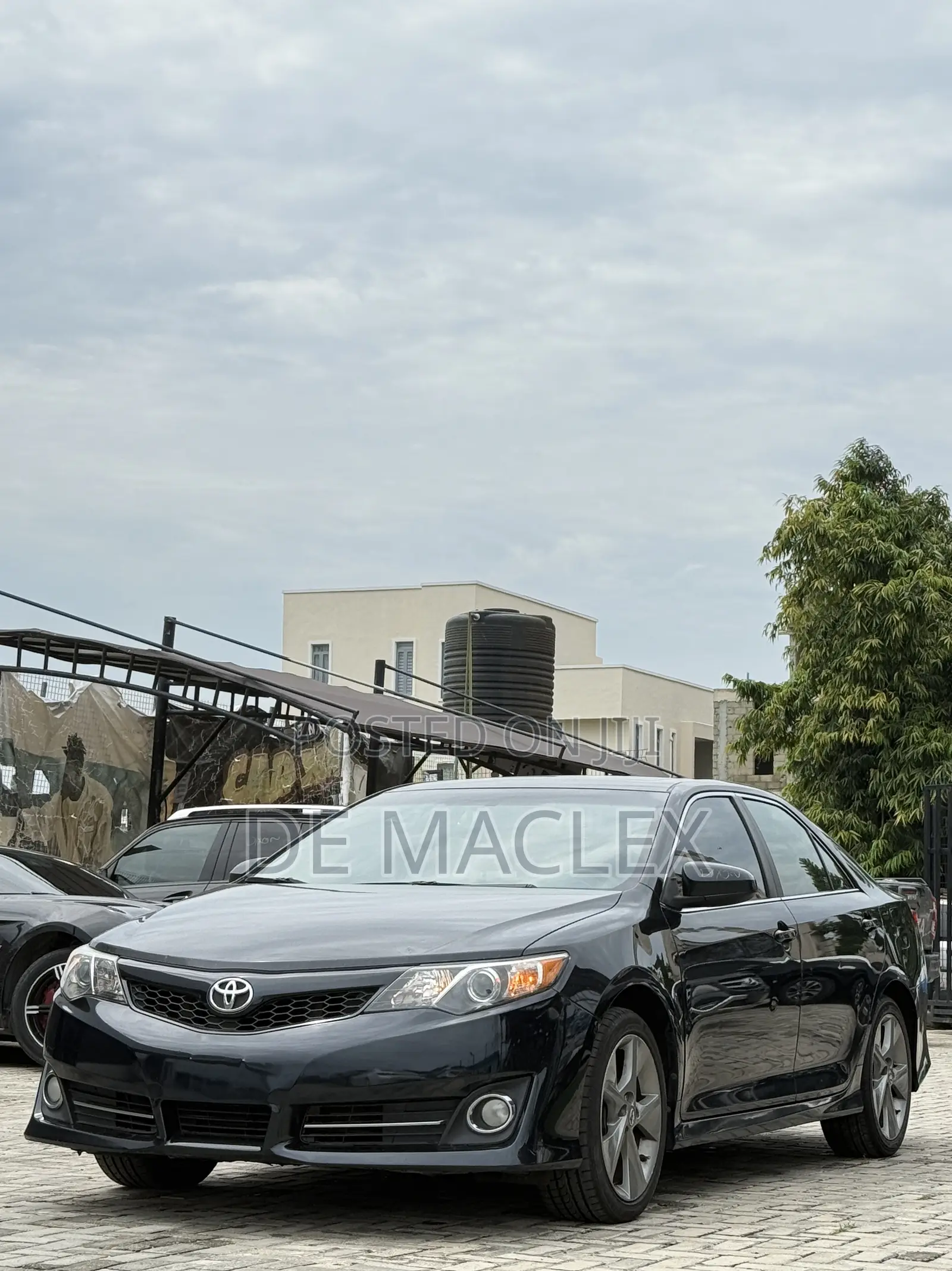 Toyota Camry SE V6 4dr Sedan (3.5L 6cyl 6A) 2012
