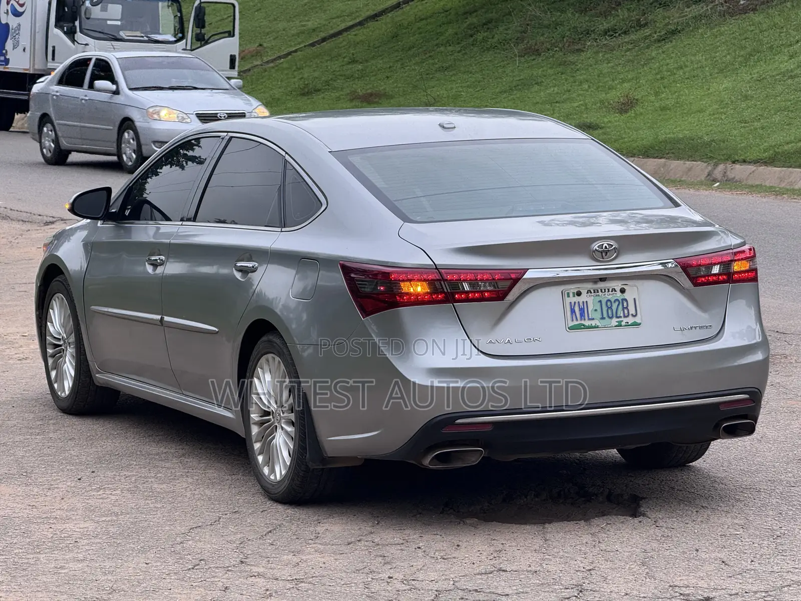 Toyota Avalon Limited FWD Sedan (3.6L 6cyl 6A) 2016 Silver