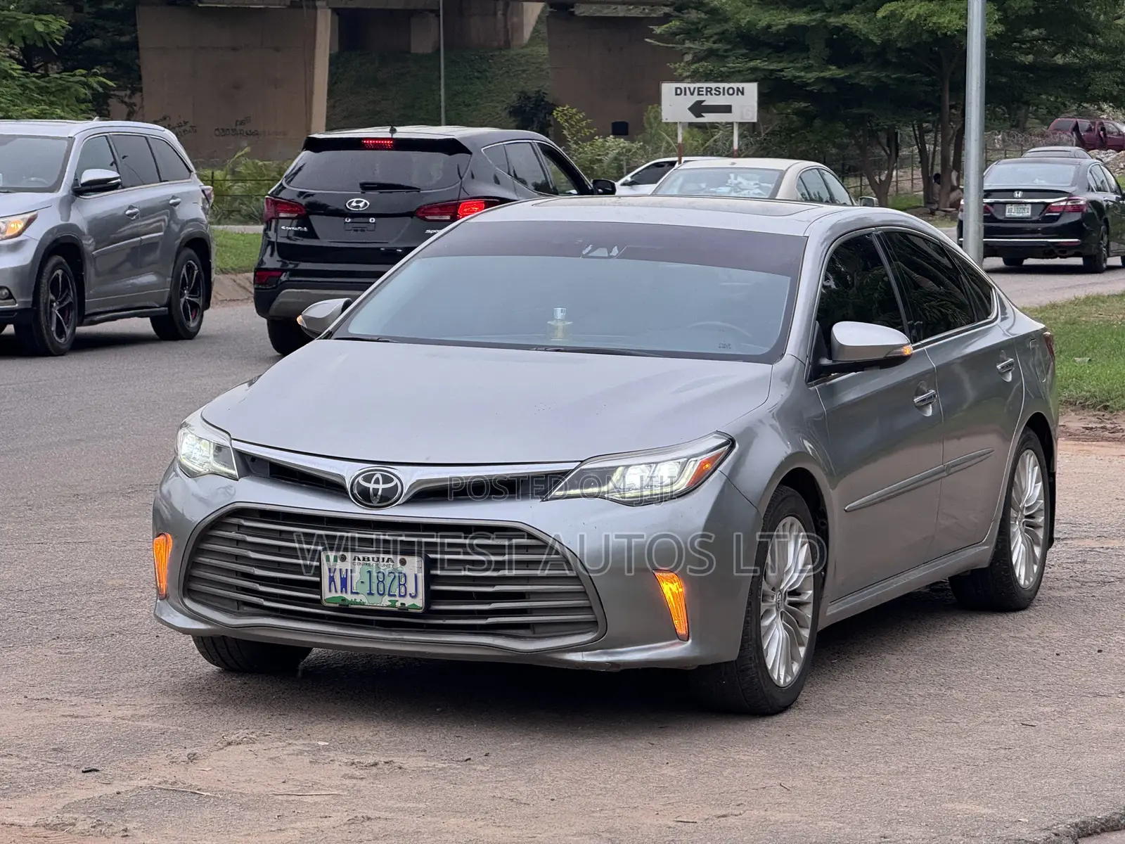Toyota Avalon Limited FWD Sedan (3.6L 6cyl 6A) 2016 Silver