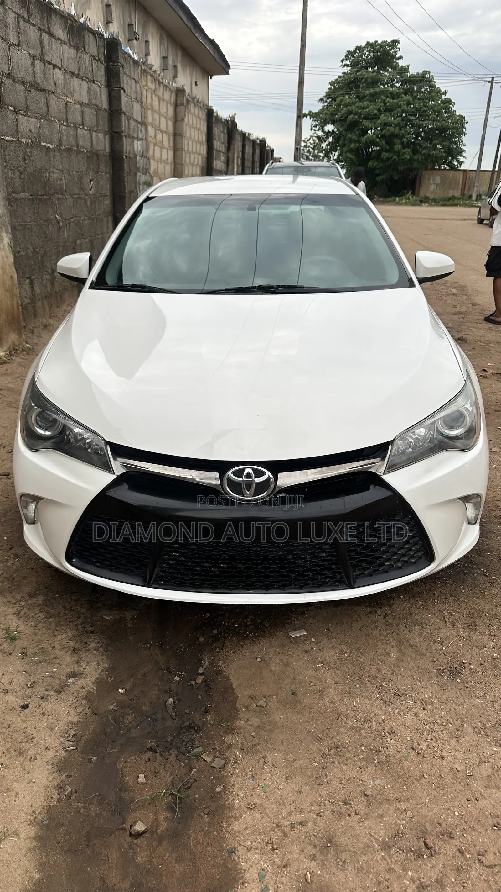 Toyota Camry SE w/Special Edition Pkg (2.5L 4cyl 6A) 2016 White