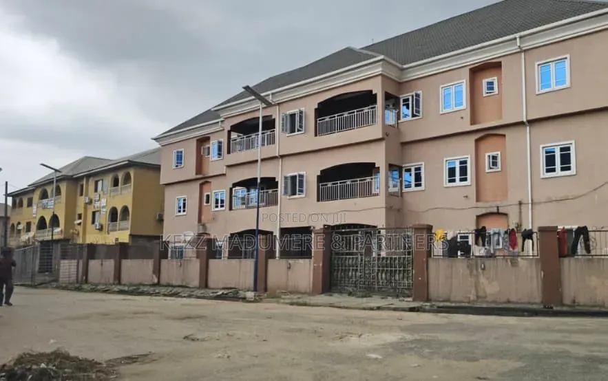 6bdrm Block of Flats in Ikenegbu, Owerri for sale