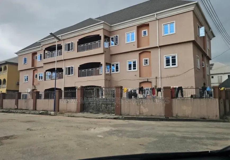 6bdrm Block of Flats in Ikenegbu, Owerri for sale