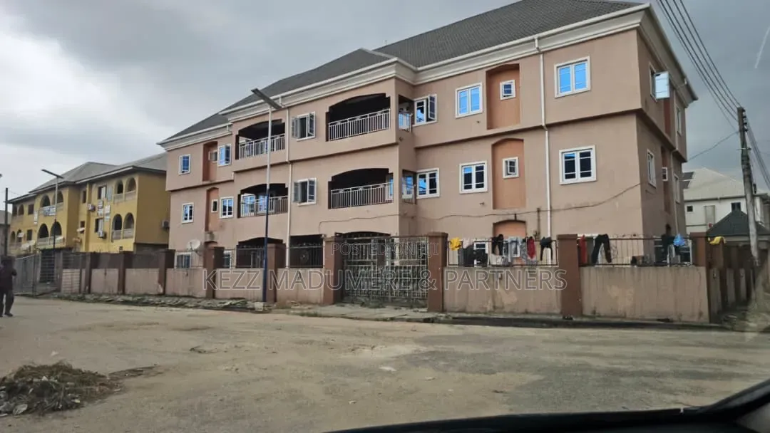 6bdrm Block of Flats in Ikenegbu, Owerri for sale