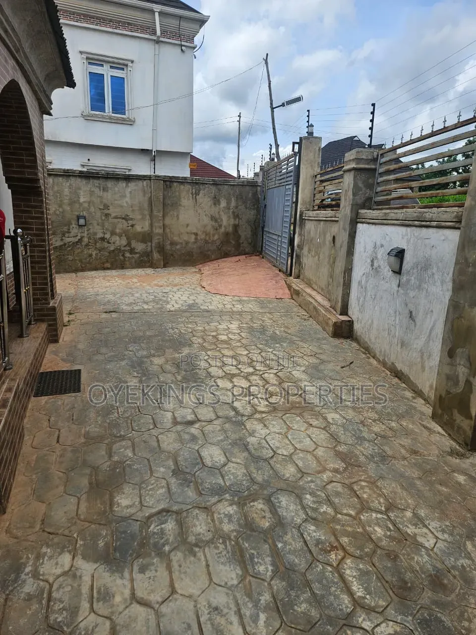 3bdrm Block of Flats in Ayegun, Oluyole for rent
