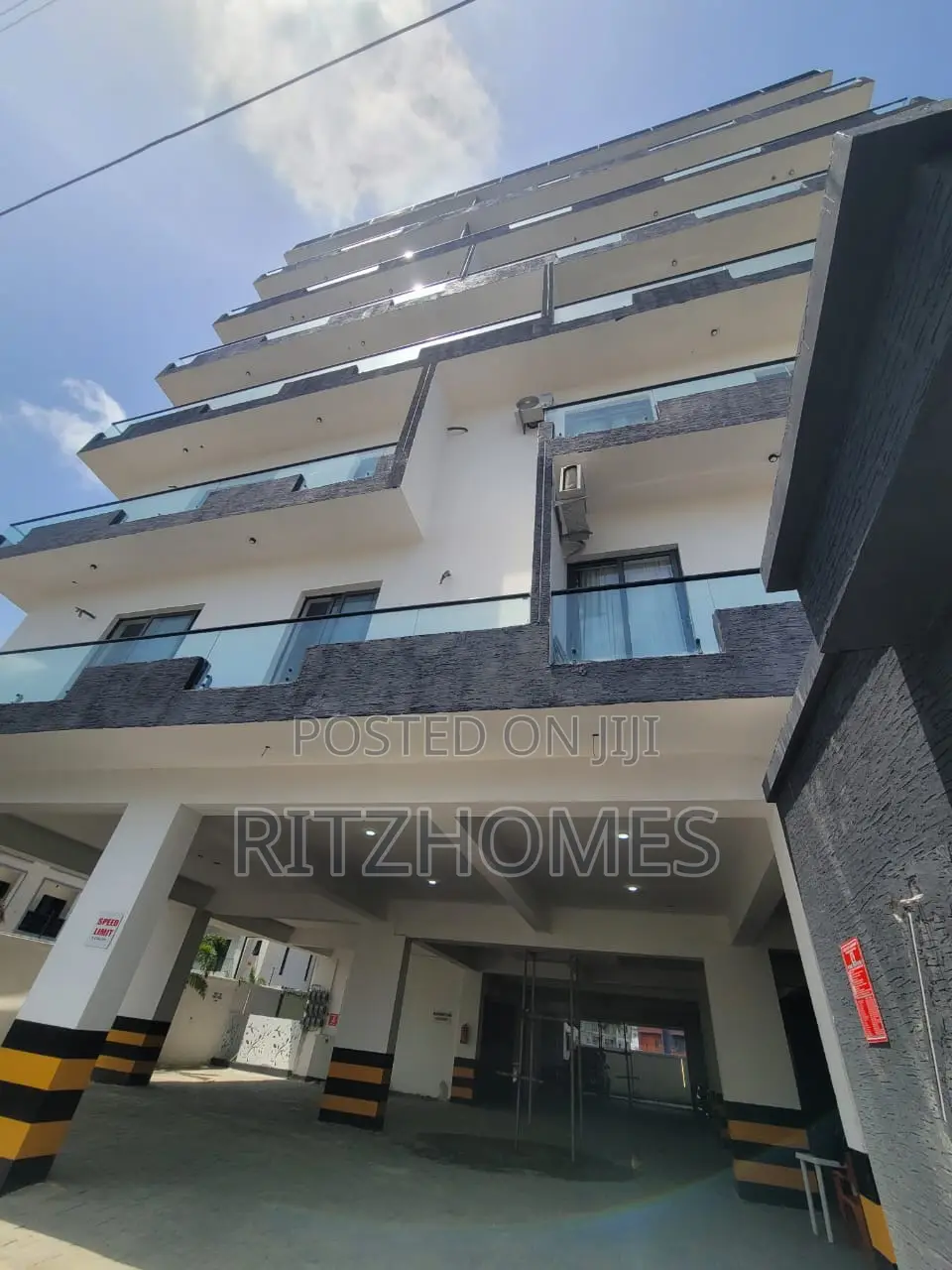 2bdrm Apartment in Lekki Phase 1 for rent