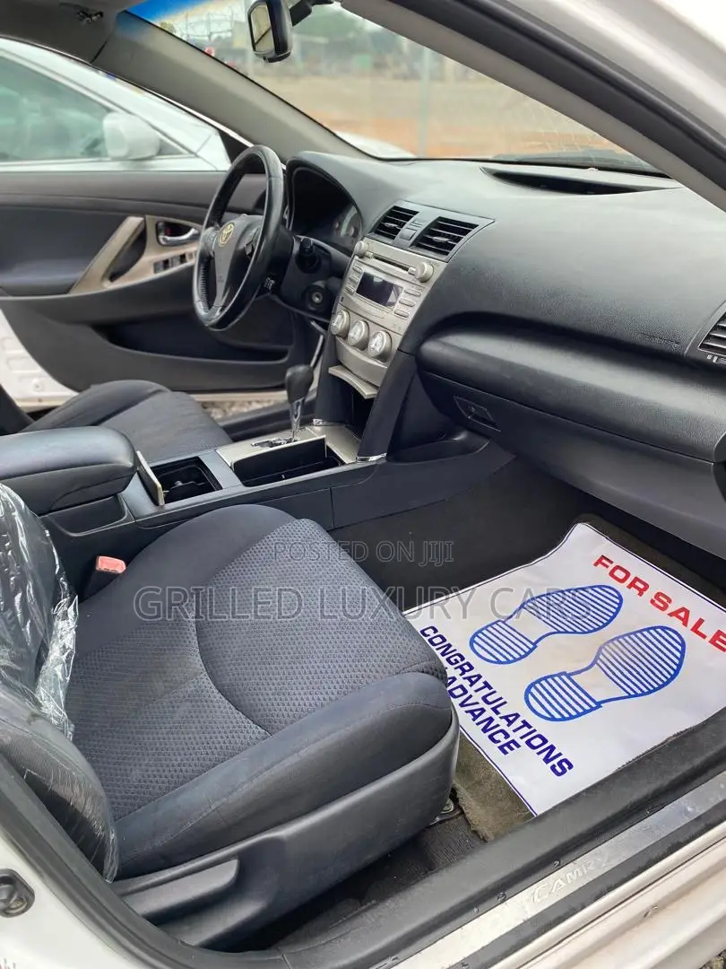 Toyota Camry SE 4dr Sedan (2.5L 4cyl 6AM) 2010 White