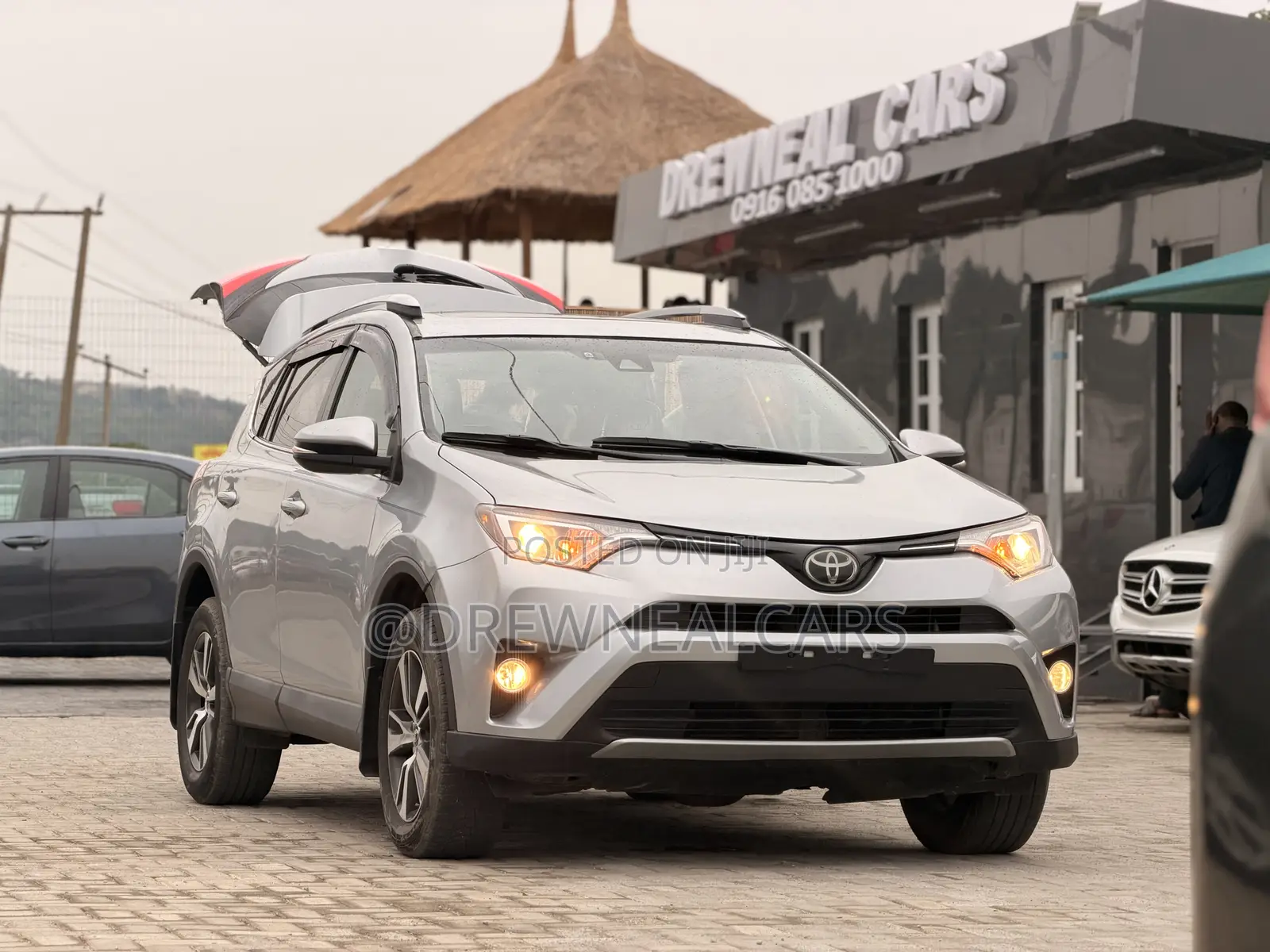 Toyota RAV4 LE 4dr SUV AWD (2.5L 4cyl 6A) 2018 Silver