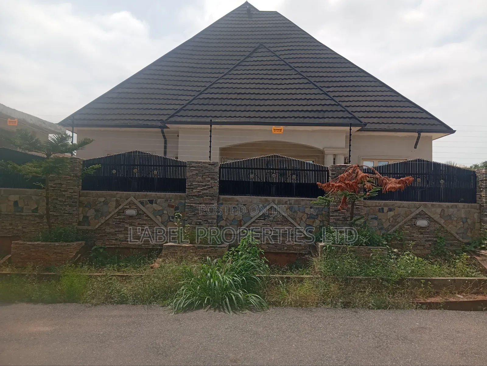 3bdrm Bungalow in Pentvile Estate for sale