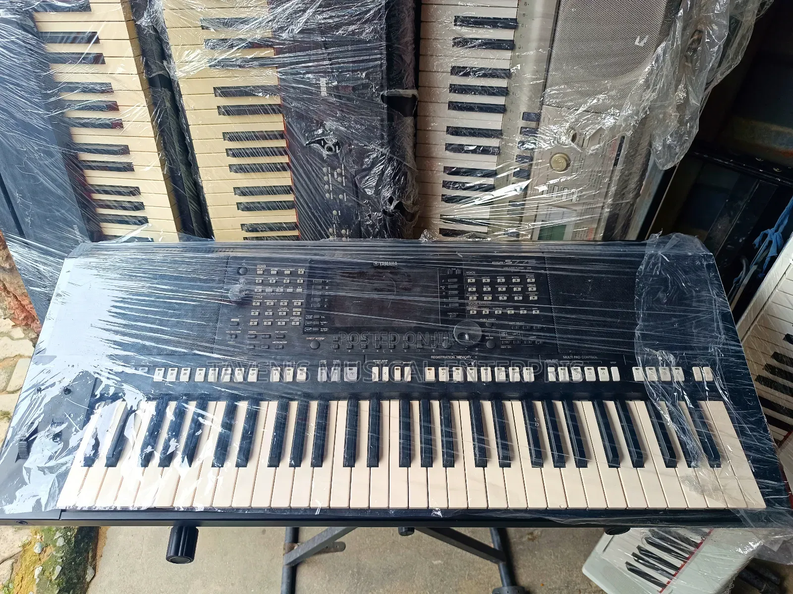 Yamaha PSR-S775 Arranger Workstation Keyboard