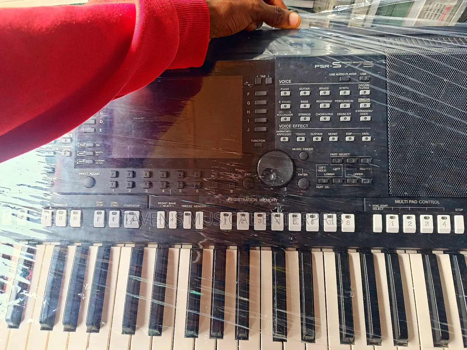 Yamaha PSR-S775 Arranger Workstation Keyboard
