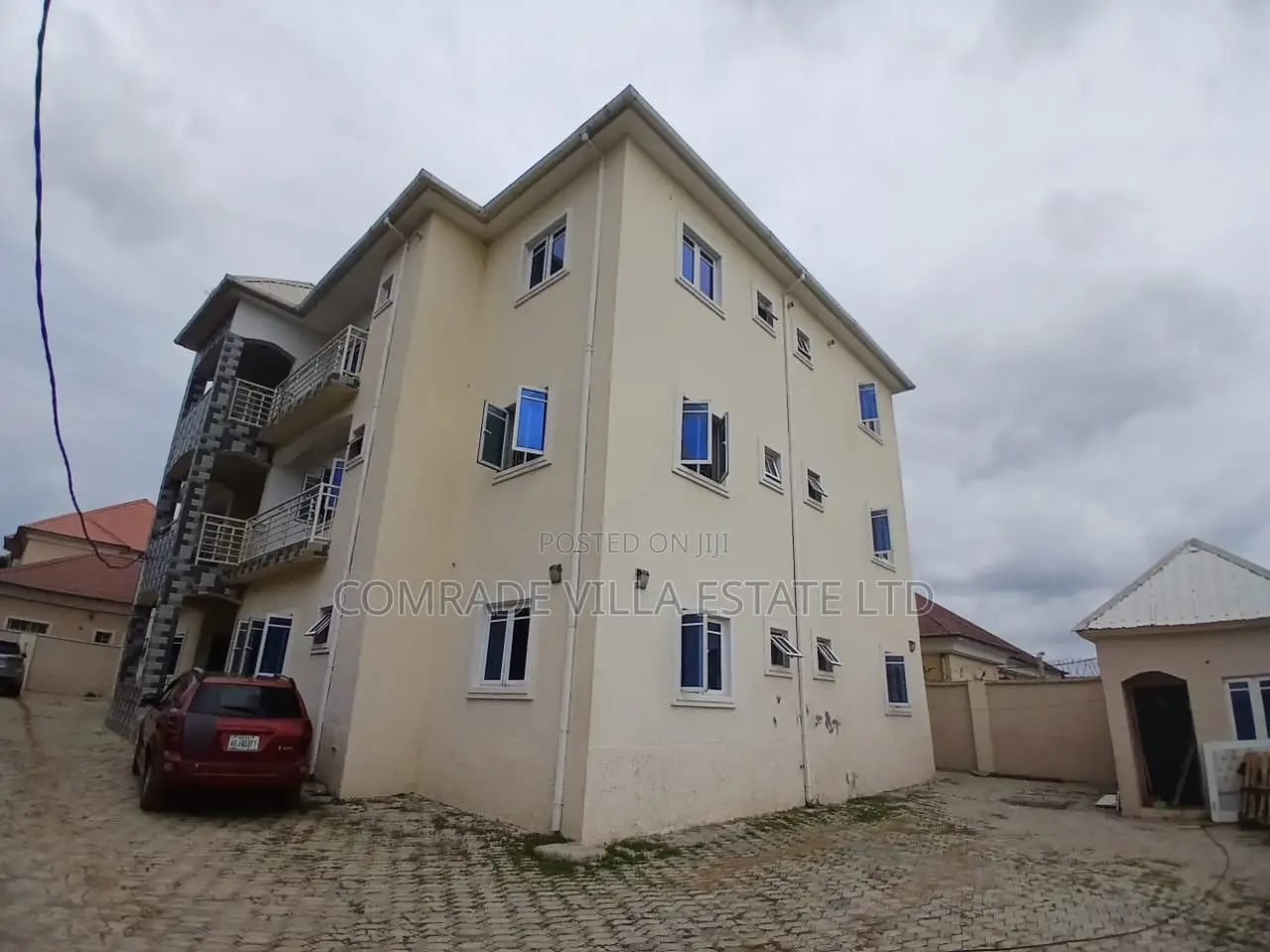 3bdrm Block of Flats in FHA for sale