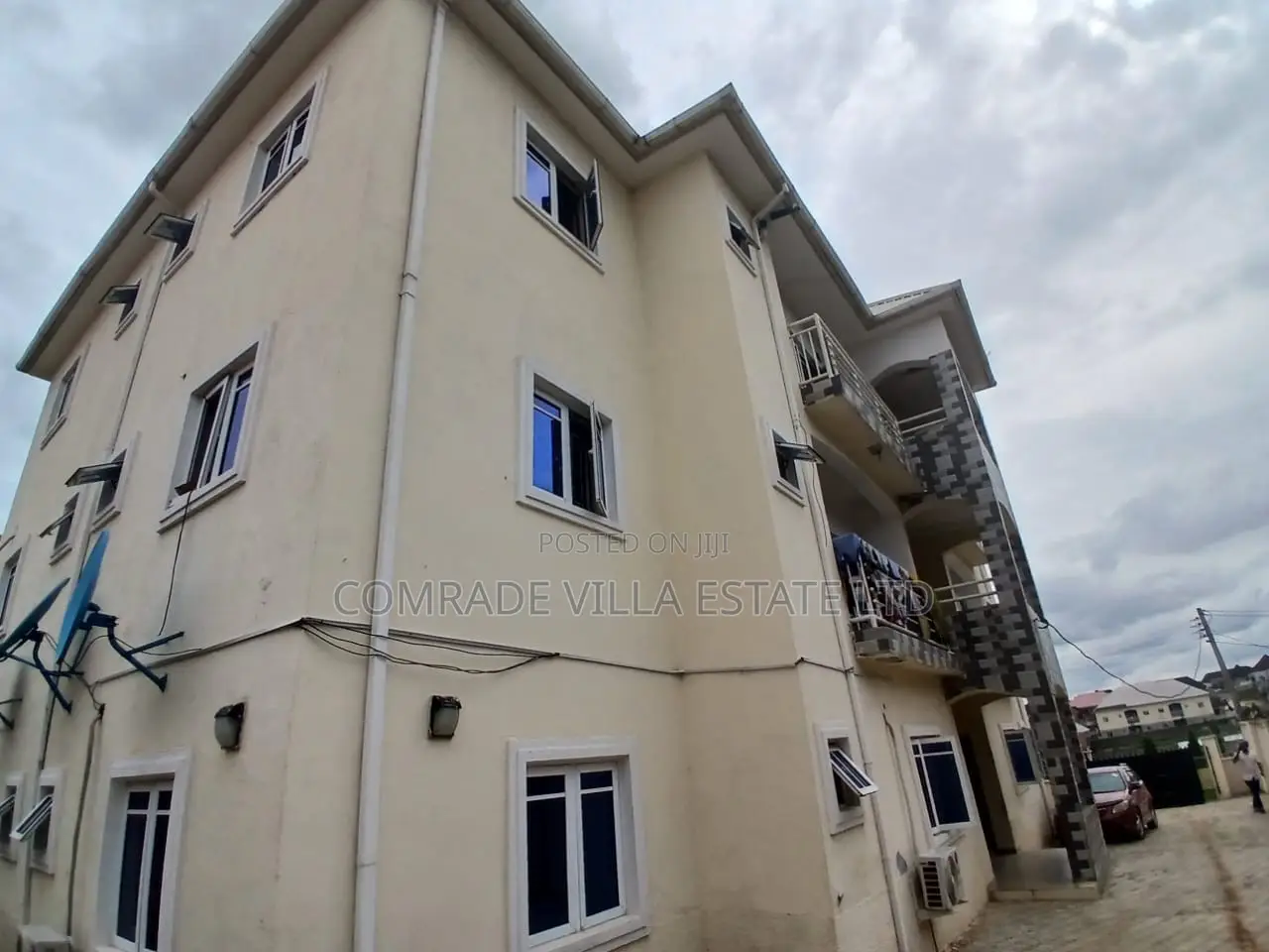 3bdrm Block of Flats in FHA for sale
