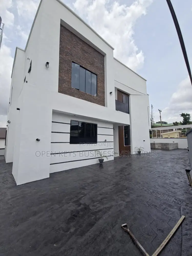 Furnished 4bdrm Duplex in Agodi Gra for sale