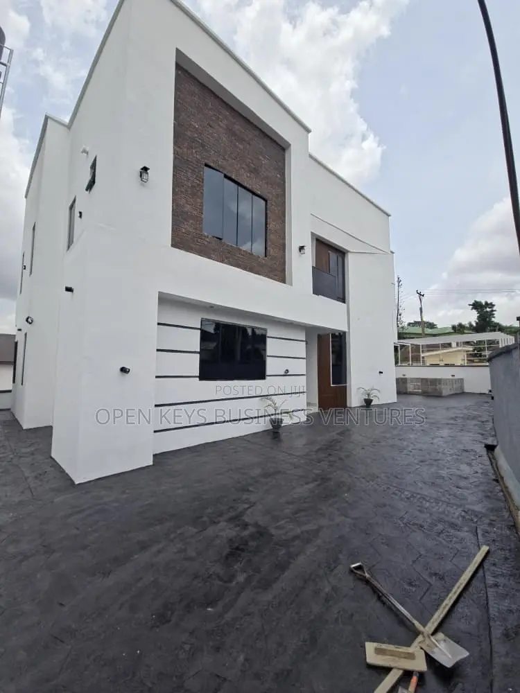 Furnished 4bdrm Duplex in Agodi Gra for sale