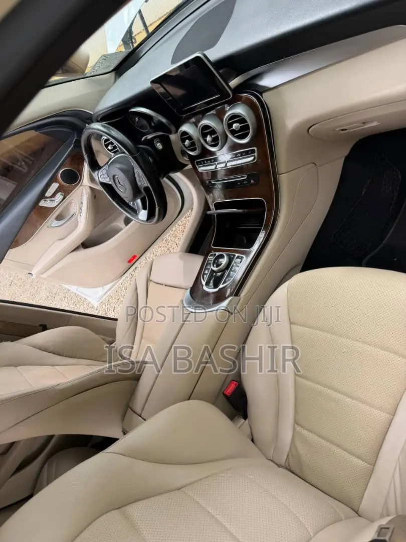 Mercedes-Benz GLE-Class GLE 300d 4MATIC 2019 White
