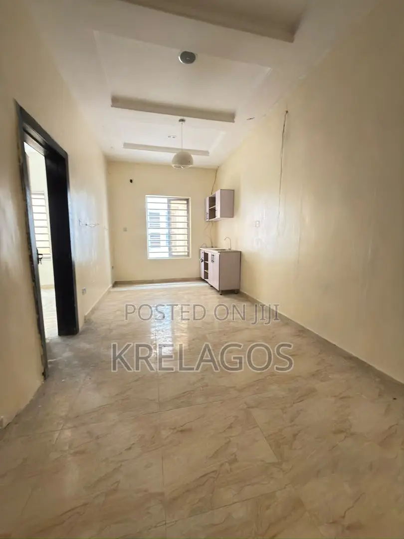Mini Flat in Chevron Toll Gate for rent