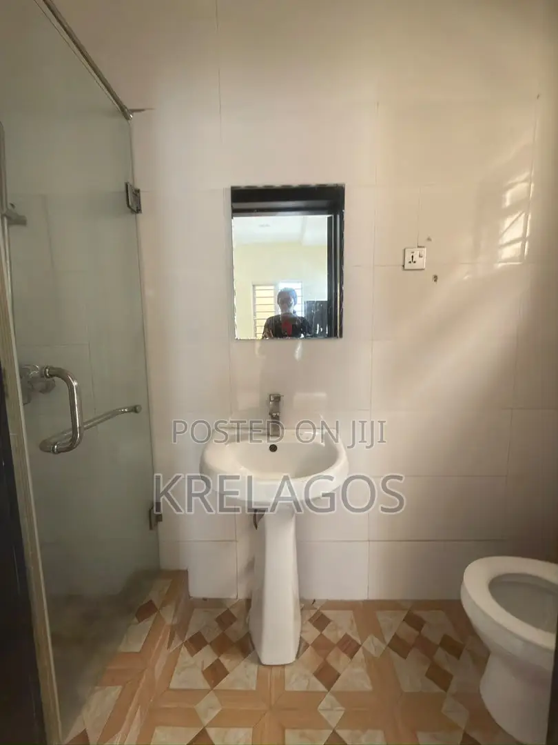 Mini Flat in Chevron Toll Gate for rent