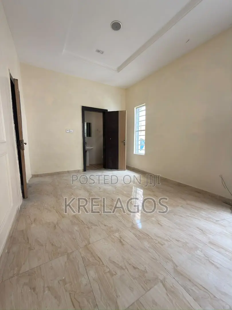 Mini Flat in Chevron Toll Gate for rent