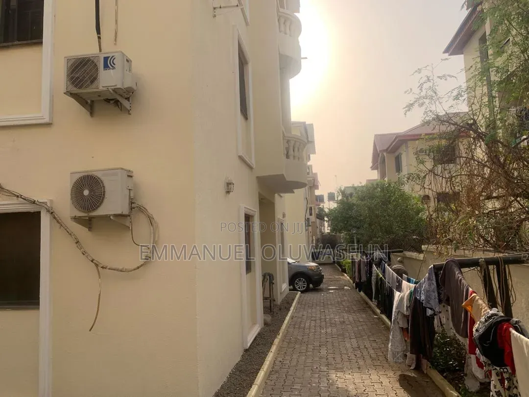 3bdrm Block of Flats in Mabushi for sale